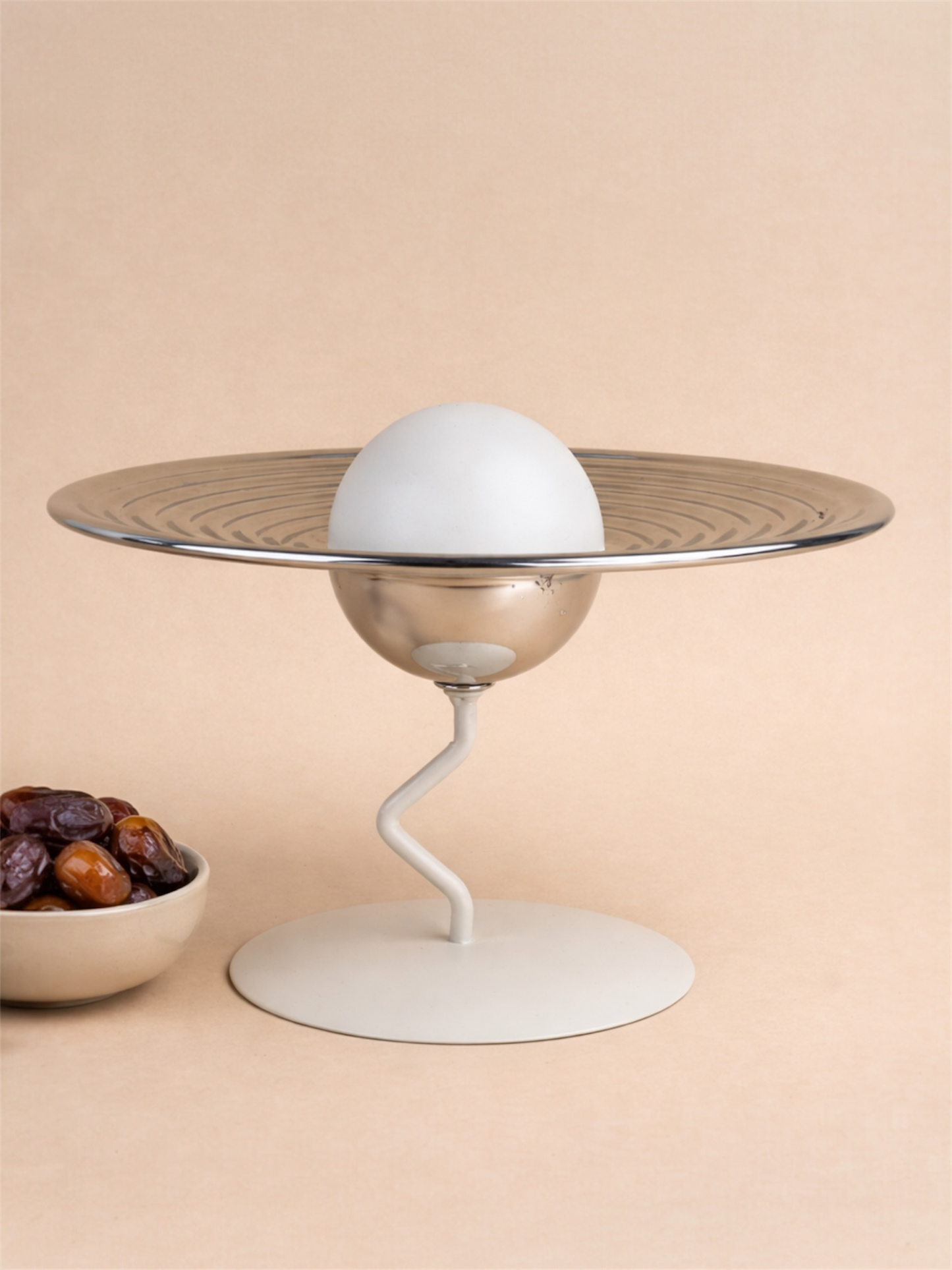 Sculptural Curve Serving Stand – Modern Majlis Display Tray for Dates & Desserts