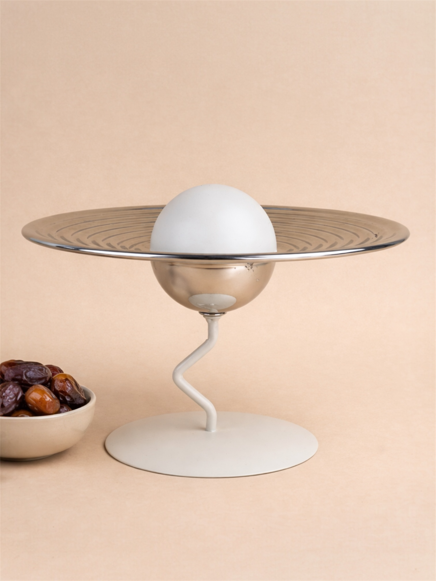 Sculptural Curve Serving Stand – Modern Majlis Display Tray for Dates & Desserts