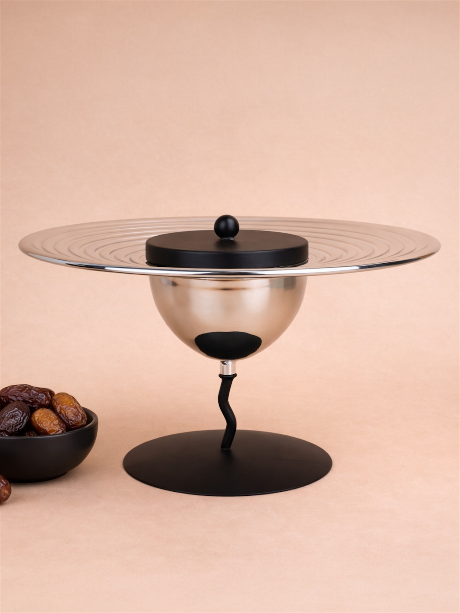 Elevated Serving Stand – Modern Majlis Tray for Dates & Sweets