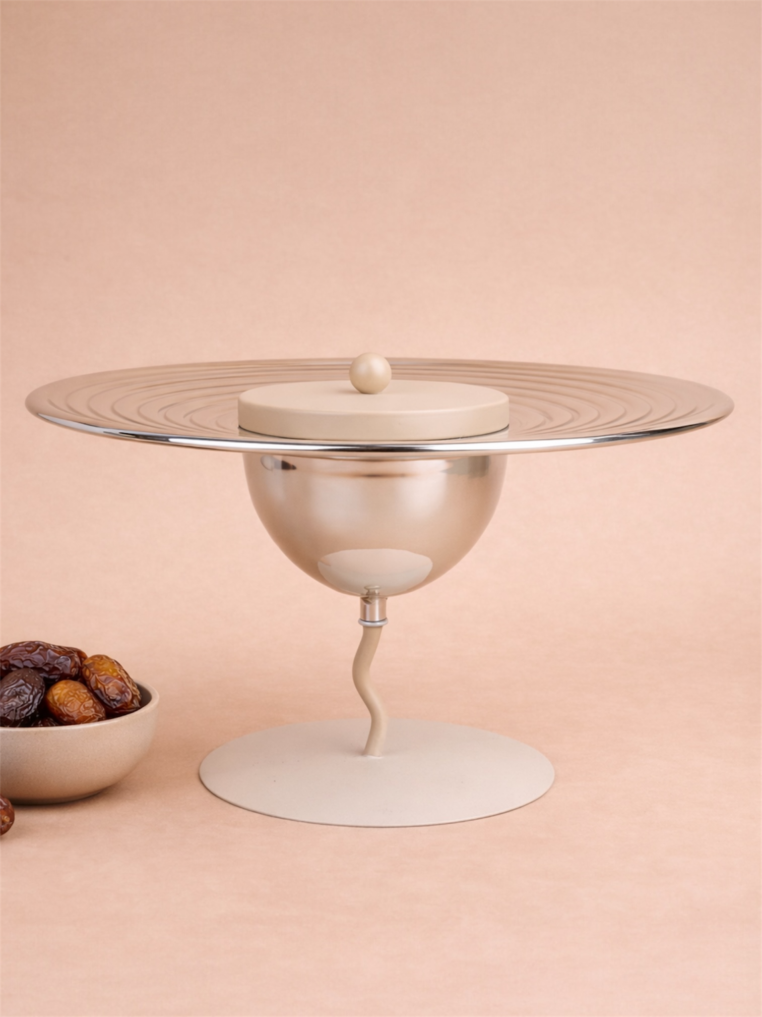 Elevated Serving Stand – Modern Majlis Tray for Dates & Sweets
