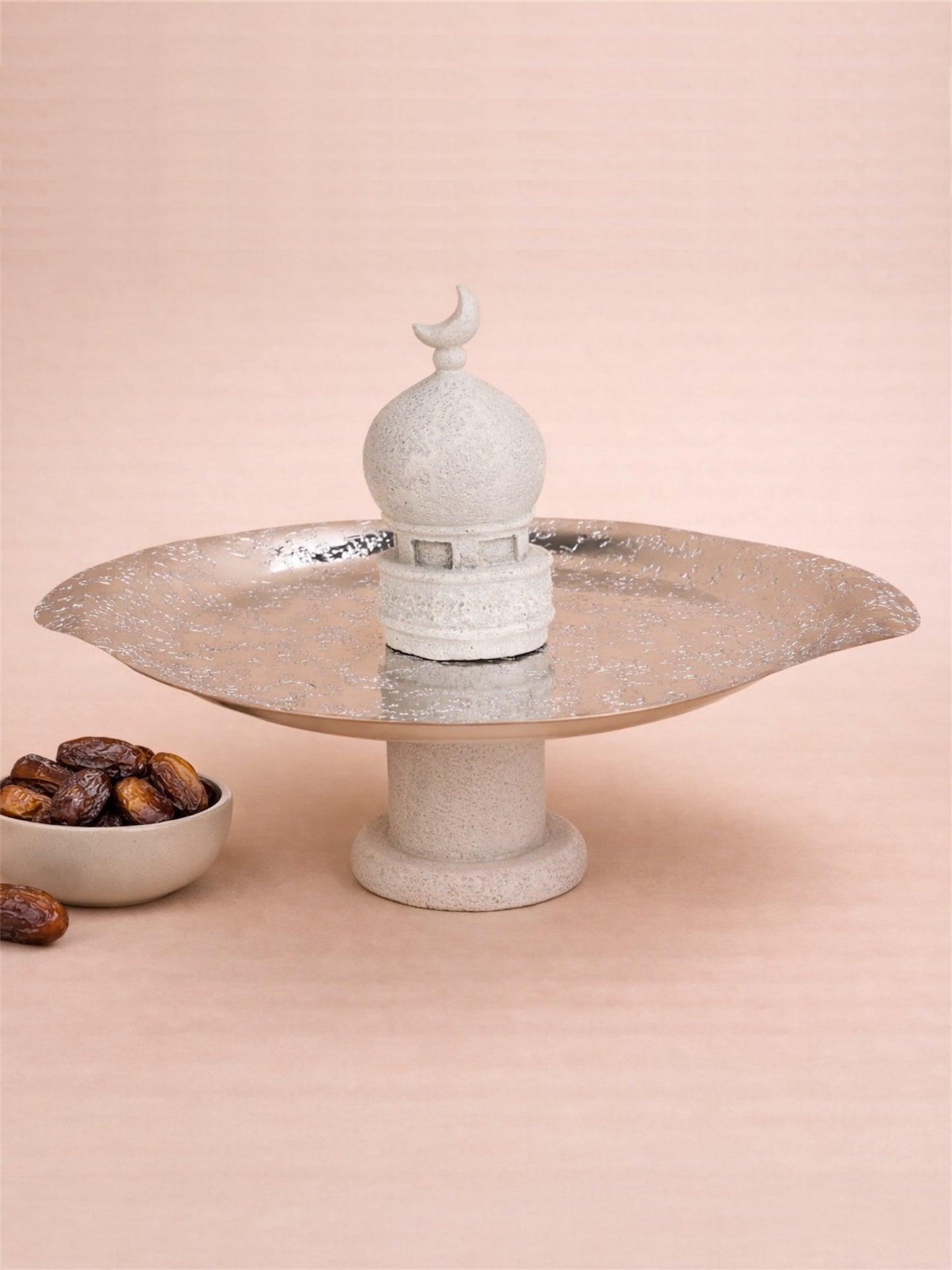Crescent Dome Serving Stand – Luxury Majlis Display Tray for Dates & Sweets