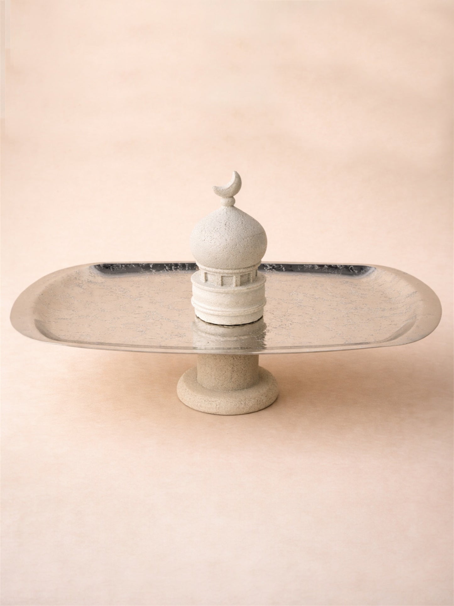 Crescent Dome Rectangular Serving Stand – Luxury Majlis Tray for Dates & Sweets.